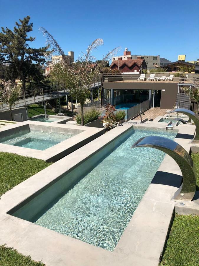 Aguas De Oro Aparthotel Villa Gesell Bagian luar foto